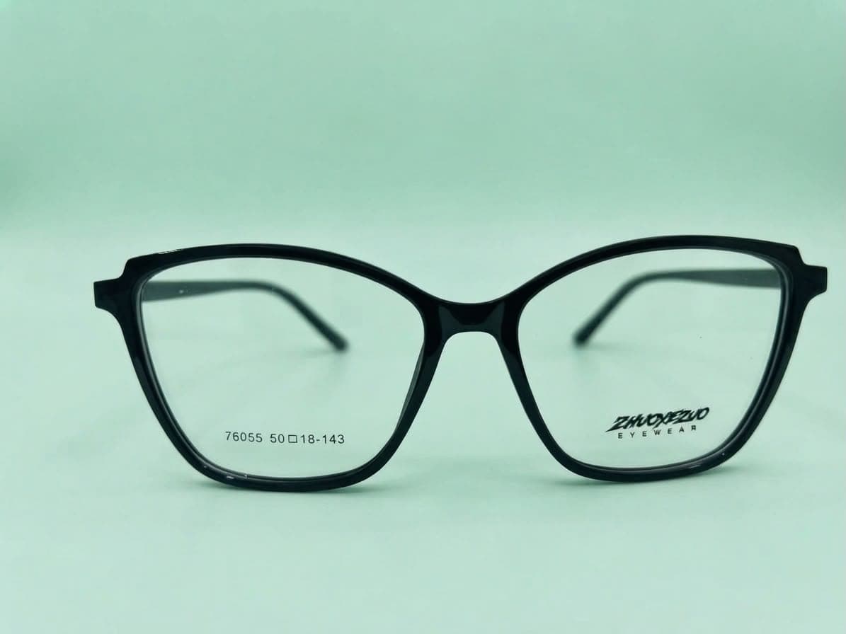 Glossy Black Cat-eye Women's Eyeglasses in Pakistan